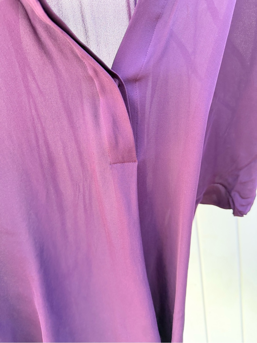 Vince 100% Silk Plum V-Neck Dolman Blouse Size M - Picture 9 of 9